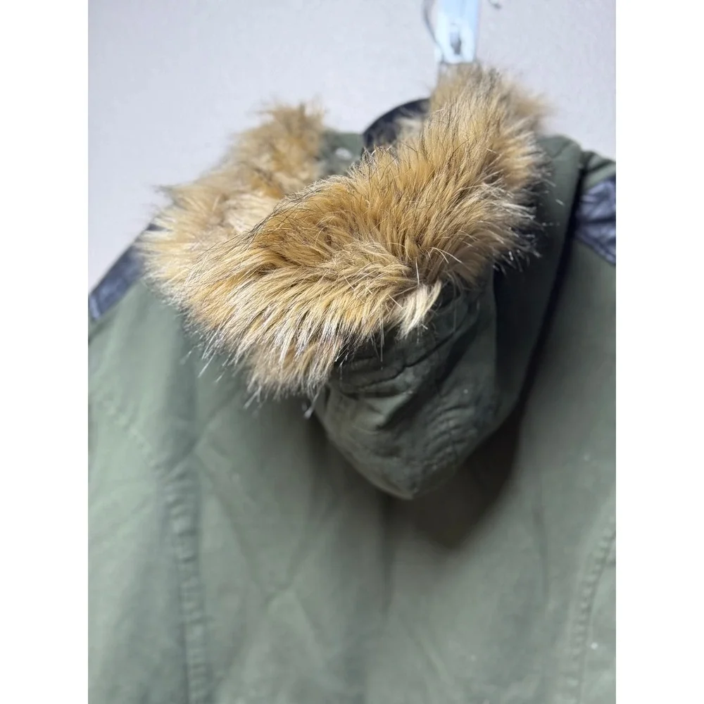 Torrid Womens Olive Green Sherpa Lined Parka Faux Fur Hood Quilted Accents Sz 2